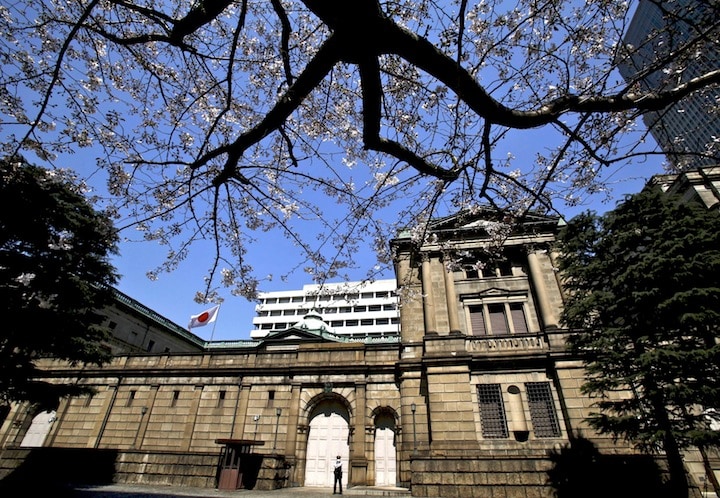 「金融引き締めスタンス」の採用は被災地の経済活動や、被災地を支える日本全体の活動を停滞させてしまう Yuya Shino-REUTERS