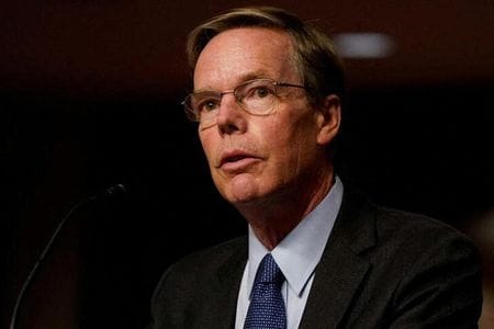 １２月１６日、米上院は、バイデン大統領が駐中国大使に指名したニコラス・バーンズ元国務次官の人事を賛成多数で承認した。米中間の緊張が高まる中、元政治家の就任が続いた重要ポストにベテラン外交官が就く。写真はバーンズ氏。ワシントンで１０月撮影（２０２１年　ロイター／Elizabeth Frantz）