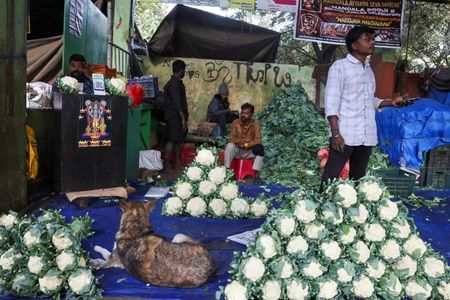 1月12日、インドのベンガルールにある市場で撮影。REUTERS/Priyanshu Singh