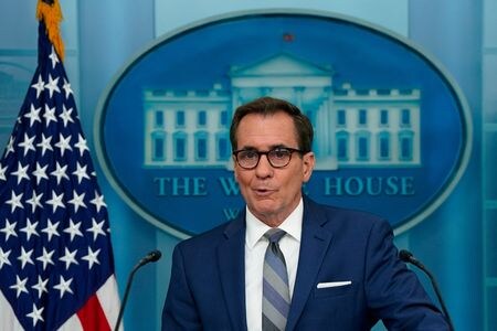 ６月２０日、米ホワイトハウスは、イスラエルのネタニヤフ首相が米国は弾薬供給を制限していると批判したことについて「深い失望」を表明した。写真はカービー米大統領補佐官。ホワイトハウスで１７日撮影（２０２４年　ロイター／Elizabeth Frantz）