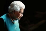 エリザベス女王の憂鬱、「健康不安説」「不人気な息子」「もっと不人気な孫」