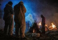 インドのコロナ取材、欧米メディアの非常識...病室に押しかけ火葬を蹂躙