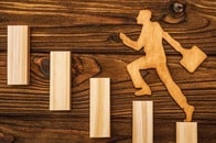 40代は資格より自分のスキルを「リストラ」せよ――年収アップはここで差がつく