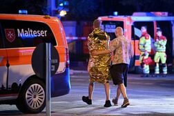 ベルリンのプライドパレードに車、1人死亡複数負傷