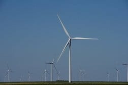 米政権、洋上風力リース終了で化石燃料投資に振り替え