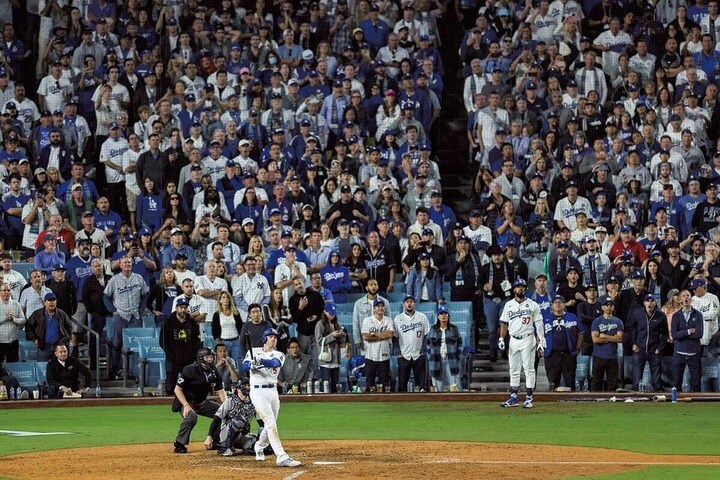 フレディ・フリーマンが逆転サヨナラ満塁本塁打を放つ大谷翔平