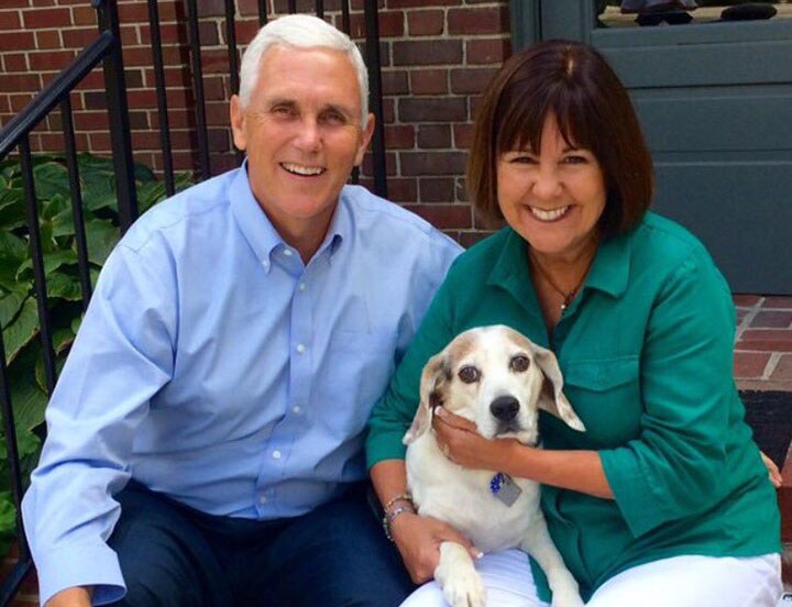 この2年で猫2匹と犬1匹が死んだ（写真の犬マーべリックも）。ペンス夫妻はそのたび悲しみに暮れた　Mike Pence/TWITTER