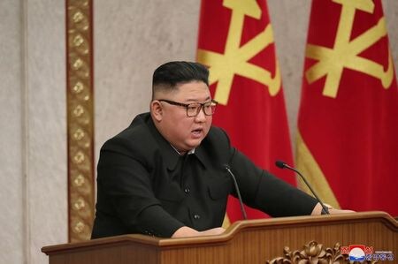 　北朝鮮国営の朝鮮中央通信（ＫＣＮＡ）は１１日、朝鮮労働党中央委員会総会の３日目の会議が１０日開かれ、金正恩総書記が国家経済発展５カ年計画での党の直接的な役割を拡大する重要性を訴えたと伝えた。写真はＫＣＮＡが１０日提供（２０２１年　ロイター）
