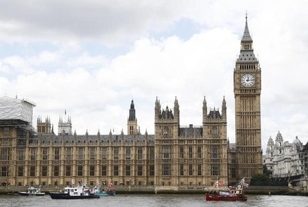 　６月３０日、英国立統計局（ＯＮＳ）が発表した第１・四半期の経常収支は、３２５億９３００万ポンドの赤字となり、赤字額は前期の３３９億６３００万ポンド（改定値）から縮小した。ロンドンで１５日撮影（２０１６年　ロイター/Stefan Wermuth）