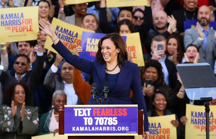 カマラ・ハリスは移民、黒人、女性の3重のマイノリティー　Elijah Nouvelage-REUTERS