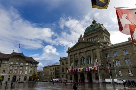 スイス国立銀行（中央銀行）のジョルダン総裁は、１２月１４日の政策決定会合で利上げする可能性を排除できないとの見解を明らかにした。写真は１１月１５日、ベルンで撮影（２０２３年　ロイター/Denis Balibouse）