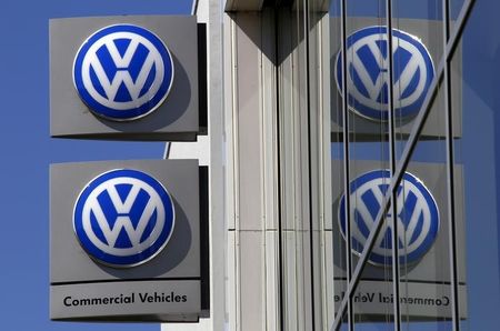 　１０月２９日、中国とドイツは、独自動車大手フォルクスワーゲンと中国工商銀行の戦略的協力関係に向けた枠組み合意に署名した。オーストリア・アーターモンで３日撮影(２０１５年　ロイター/DAVID GRAY)