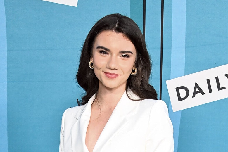 保守系版で白雪姫を演じるクーパー　ARAYA DOHENY/GETTY IMAGES FOR DAILYWIRE+