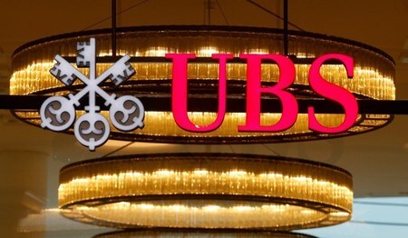 　７月１０日、スイスの金融大手ＵＢＳは、英国のＥＵ離脱に備えてロンドンのスタッフをフランクフルトかマドリード、またはアムステルダムに移転することを検討している。３月撮影（２０１７年　ロイター/Arnd Wiegmann）
