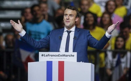 　２月６日、最新の世論調査によると、フランス大統領選の決選投票では、中道系の独立候補、マクロン前経済産業デジタル相（写真）が極右政党、国民戦線（ＦＮ）のルペン党首を大きく引き離し勝利すると見込まれている。リヨンで４日撮影（２０１７年　ロイター/Robert Pratta）