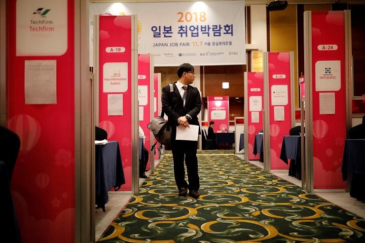 国内に見切り？（ソウルで行われたJapan Job Fair 2018に参加した韓国の求職者） REUTERS/Kim Hong-Ji
