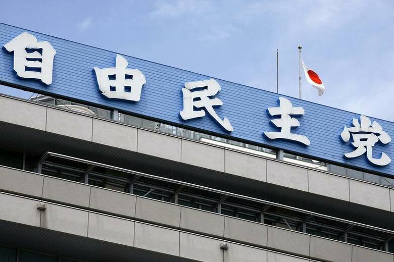 ３月３日、自民党は、３月中旬に「労働力の確保に関する特命委員会」を立ち上げ、移民を含めた労働力としての外国人の受け入れに関する議論を開始する。写真は都内で２００９年７月撮影（２０１６年　ロイター）