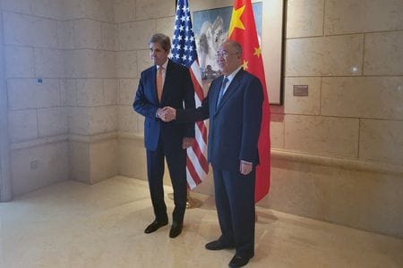 　７月２０日、中国の生態環境省は、中国と米国の気候変動問題担当特使が北京での会談後、緊密な対話を維持することで合意したと発表した。北京で１７日撮影（２０２３年　ロイター/Valerie Volcovici）