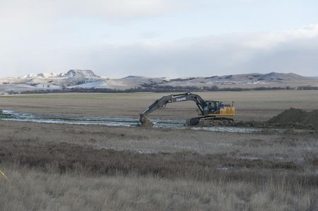 　４月２４日、米耐久財受注、3月は4.0％増。コア受注は7カ月連続マイナス。ノースダコタ州の石油パイプライン建設現場。昨年撮影（２０１５年　ロイター／Andrew Cullen）