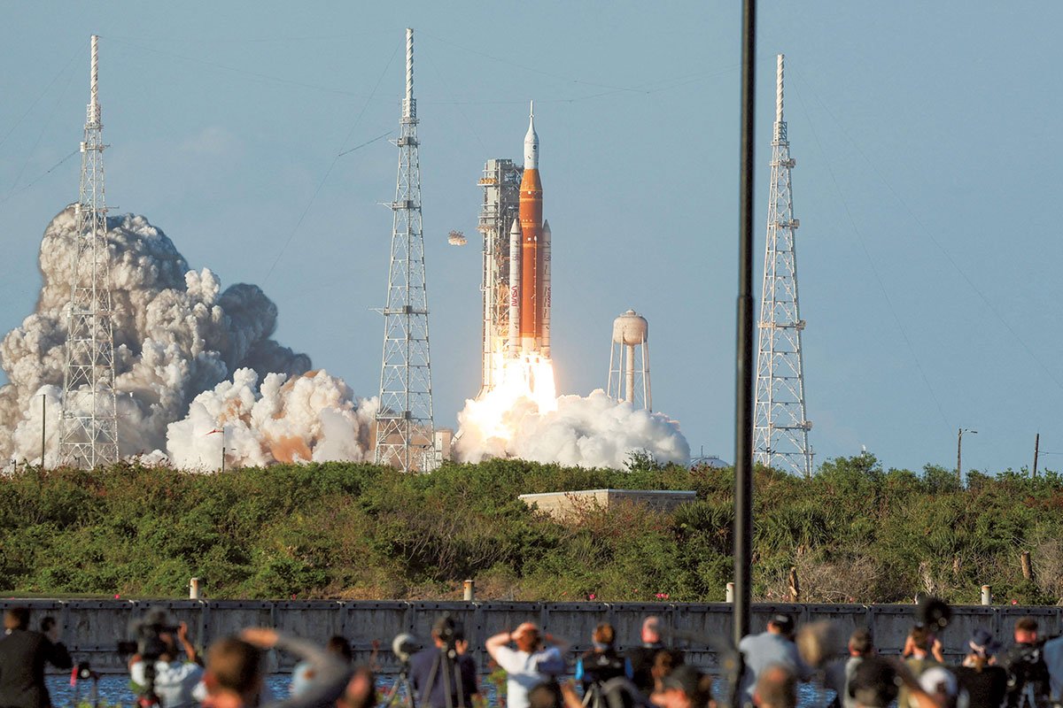 なぜ月に戻るのに50年も？ NASAが直面した政治の壁と、再挑戦までに 