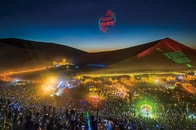 観光客400万人突破で注目...中国・敦煌の夜空を彩る新名物イベント「万人星空演唱会」とは？