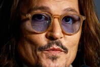 茶色いシミに黄ばみ...　カンヌ登場のジョニー・デップ、大絶賛の演技以上に注目集めた歯の状態