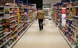 英消費者信頼感、6月はマイナス23で横ばい　若年層の悲観強まる