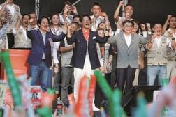 「捨て石」のはずの候補がまさかの躍進、台北市長選に異変…現職は「サトウキビ」めぐり大失敗