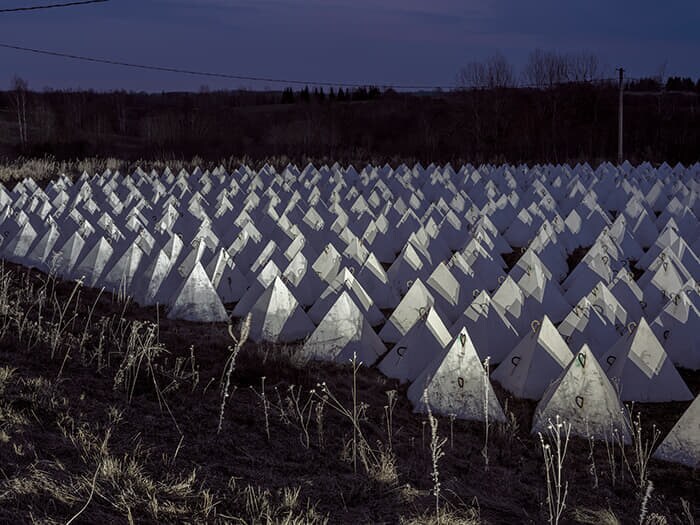 ベラルーシ国境に接するピエドルハに設置された「竜の歯」と呼ばれる防衛用障害物