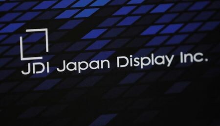 ３月３０日、ジャパンディスプレイ（ＪＤＩ）は、酸化物半導体薄膜トランジスタ（ＯＳーＴＦＴ）ディスプレイ向けに開発した新技術を事業化すると発表した。写真はJDIのロゴ。都内で２０１９年１０月撮影（２０２０年　ロイター/Kim Kyung-Hoon）