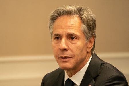 ブリンケン米国務長官は２３日、中国の王毅国務委員兼外相と会談し、台湾の平和と安定の維持が極めて重要になるとの考えを伝えた。写真は同日、ニューヨークで開かれた日米豪印で構成する協力枠組み「クアッド」関連の会合に出席するブリンケン長官（２０２２年　ロイター／David \'Dee\' Delgado）