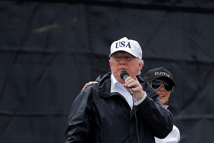 テキサス州コーパスクリスティの消防署で演説をするトランプ　Carlos Barria-REUTERS