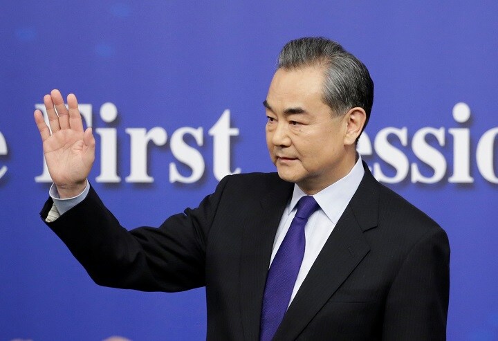全人代で記者会見する王毅外相（2018年3月8日）　Jason Lee-REUTERS