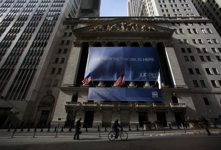 米国株式市場は、ナスダック総合が初めて１万７０００を突破した。２０１１年２月撮影（２０２４年　ロイター/Eric Thayer）。