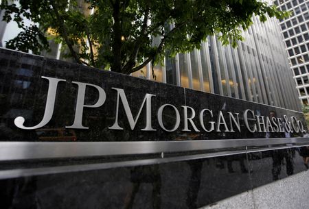 　ロシアの首都モスクワの裁判所は、米ＪＰモルガンの欧州子会社と独コメルツ銀行がロシア国内に保有する資産１２４０万ユーロ（１３３４万ドル）の差し押さえを認める予備判決を出した。ニューヨークで２０１５年５月撮影（２０２４年　ロイター／Mike Segar）