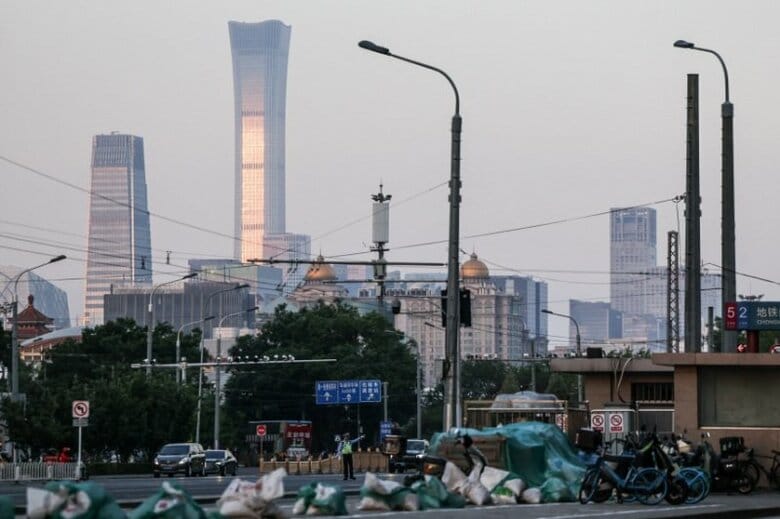 写真は５月、中国・北京のビジネス中心街で撮影。REUTERS/Maxim Shemetov