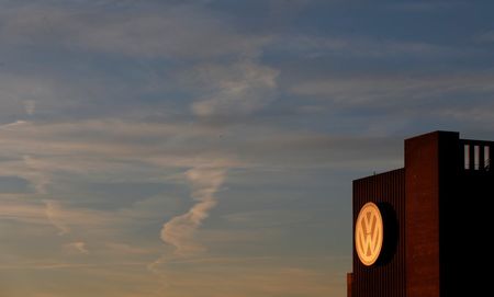 　２月５日、独ＶＷは２０１５年の決算発表と株主総会を延期すると明らかにした。写真はドイツの同社工場。昨年１２月撮影。（２０１６年　ロイター／Carl Recine）