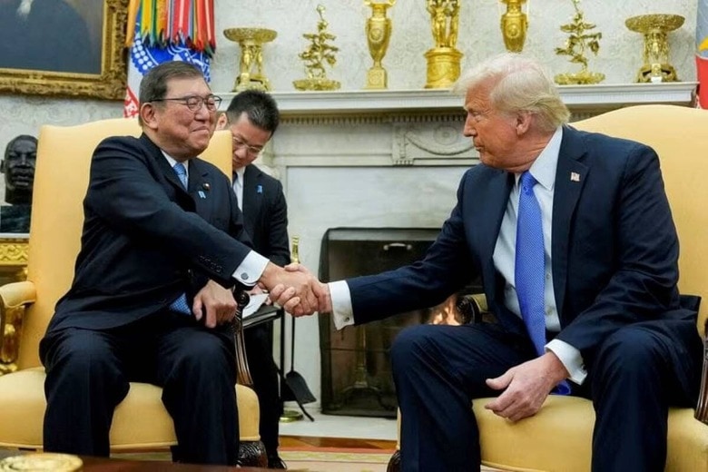 トランプ大統領は３０日、米国の関税措置を明記した書簡を各国・地域に送付する方針に基づき、日本にも書簡を送付すると述べた。写真は２月、ホワイトハウスで撮影（２０２５年　ロイター/Kent Nishimura）