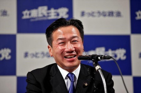 　３月１４日、立憲民主党の福山哲郎幹事長（写真）は、自民党の二階俊博幹事長と電話会談し、森友学園問題をめぐる集中審議を衆参両院の予算委員会で開催することで合意、佐川宣寿・前国税庁長官を証人喚問することを二階氏が容認したと明らかにした。２０１７年１０月撮影（２０１８年　ロイター/Toru Hanai）