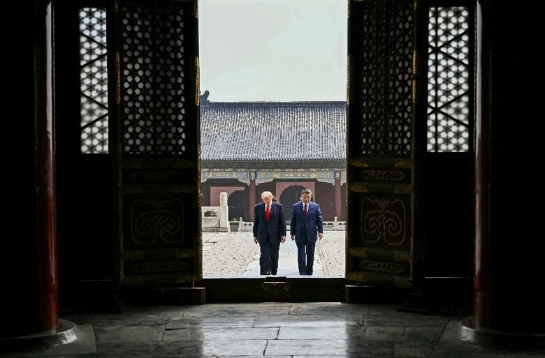 中国・北京の天壇を訪れた習近平国家主席とトランプ米大統領。１４日撮影。BRENDAN SMIALOWSKI/Pool via REUTERS