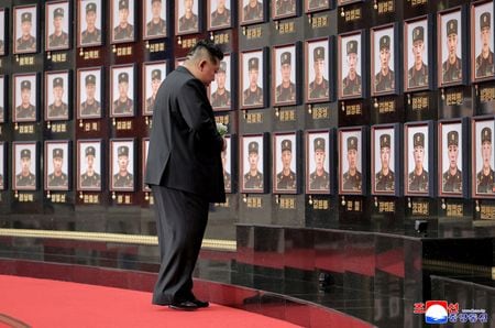 北朝鮮の金正恩朝鮮労働党総書記は２９日、ウクライナ侵攻でロシア軍を支援するため派遣され戦死した北朝鮮兵士の遺族に「美しい生活」を提供すると約束した。写真は８月２２日に公開。（２０２５年　KCNA via REUTERS）