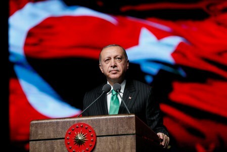９月１９日、トルコのエルドアン大統領（写真）は、米企業向けのイベントの講演原稿で、米国とトルコの関係は投資と貿易によって強化されるとの考えを示した。アンカラで撮影。トルコ大統領府提供（２０１８年　ロイター）