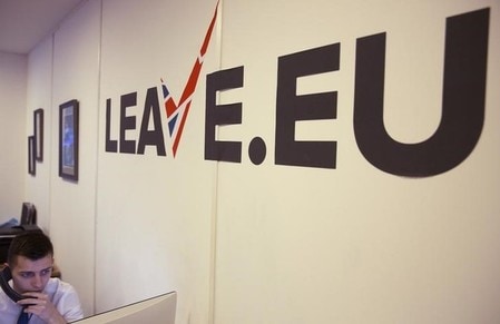 ３月２２日、英国のＥＵ離脱の支持率が４３％と、反対の４１％を上回ったことがＩＣＭの世論調査で明らかになった。写真はロンドンにある離脱賛成支持団体の事務所。２月撮影（２０１６年　ロイター/NEIL HALL）
