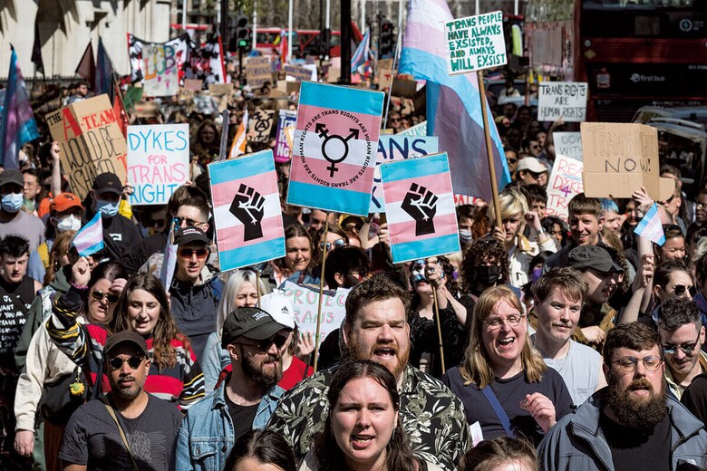 英最高裁判決を受け、トランス擁護派は怒りのデモ　WLKTOR SZYMANOWICZ-NURPHOTOｰREUTERS