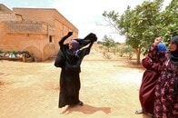 写真が語る2016年：ＩＳから解放されてベールを脱ぐシリア女性