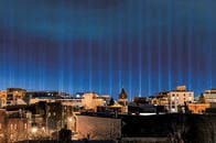 ワシントンの夜空に現れた「光の柱」の意味