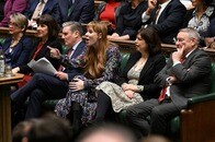 みんなやっていることだけど...庶民の味方の政治家、庶民的な不正で窮地