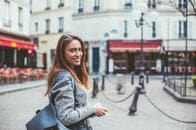 世界的ベストセラー作家が体当たりで調べた「40代女性は女子か」問題