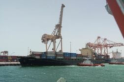 原油先物小幅高、米イラン和平交渉で不透明感