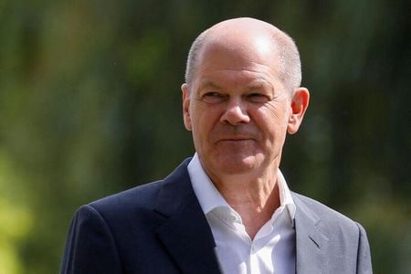 　ドイツのショルツ首相と３党連立政権に国民の約３分の２が不満を抱いていることが、２１日に公表された独紙ビルト日曜版の世論調査で分かった。写真はベルリンで２１日撮影（２０２２年　ロイター／Michele Tantussi）